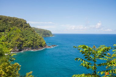 Mavi deniz ve dağlar Hawaii Maui sahil Adası'nda.
