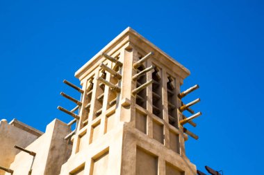 Madinat Jumeirah otelinin görünümü. Madinat Jumeirah - kendi yapay kanallar ve tekneler sahip lüks 5 yıldızlı oteldir. Arapça tarzı mimarisinin.