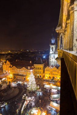 Eski Şehir Meydanı, Prague, Çek Cumhuriyeti, Noel sezonu üzerinde 05 Aralık 2016 yılında Prag sırasında. Her yıl Noel Pazar Kasım sonunda başlar..