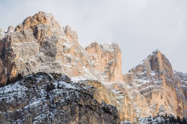 Alps, kış aylarında İtalya için güzel dağlar.
