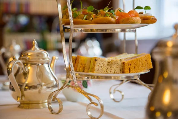 Klassieke Londen afternoontea met Engels ontbijt — Stockfoto