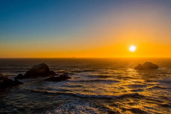 Geweldig Zonsopgang Uitzicht Door Grote Oceaan Buurt Van Het Cliff — Stockfoto
