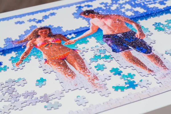 Puzzle Half Assembled Romantic Couple Running Beach — Stock Photo, Image