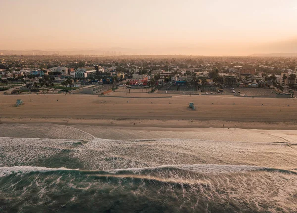 Soluppgång vid Venice beach i Los Angeles — Stockfoto