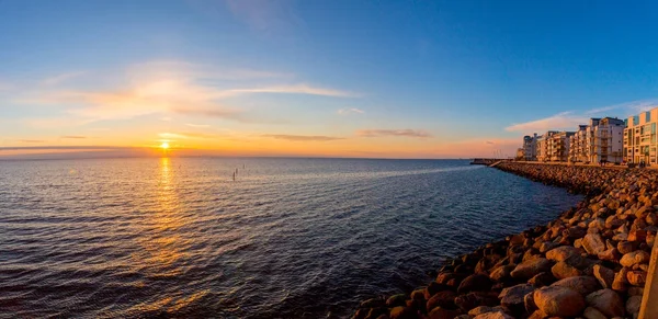 Port ouest au coucher du soleil à Malmo — Photo