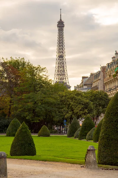 Piękny Eiffel Tower Widok Parku Podczas Zachodu Słońca Paryż Francja — Zdjęcie stockowe