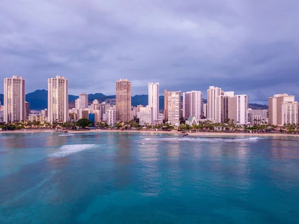 Simplemente Increíble Puesta Sol Púrpura Sobre Playa Waikiki Isla Oahu — Foto de Stock