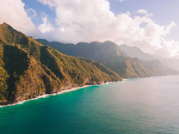 惊人的全景的 巴利海岸悬崖从上面 空中场景 美丽的夏威夷群岛 人间天堂 — 图库照片