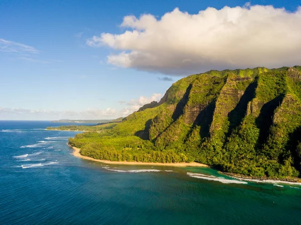 惊人的全景的 巴利海岸悬崖从上面 空中场景 美丽的夏威夷群岛 人间天堂 — 图库照片
