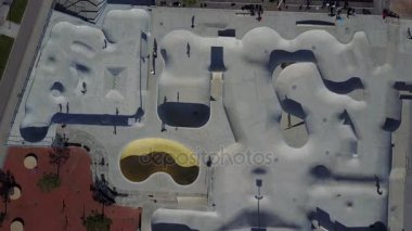 Güzel video hava görünümünü Malmo city İsveç'te skate park. Bu en büyük skate park dünyada ve çok ünlü olduğunu.