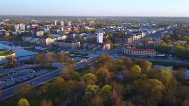 Hermosa Vista Aérea Ciudad Jelgava Desde Arriba Letonia Durante Puesta — Vídeo de stock