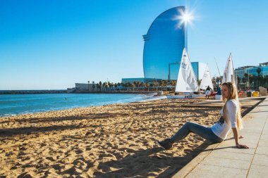 W Barcelona otel, mimar Ricardo Bofill tarafından dizayn edilmiş olup önden görünümü