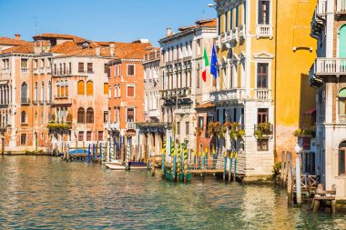 Geleneksel gondol güzel görünümü üzerinde ünlü Canal Grande, Venice, İtalya