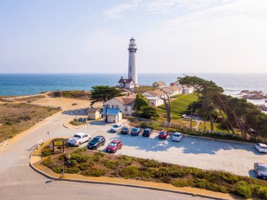 Güvercin noktası deniz feneri Pasifik Okyanusu San Francisco ve Santa Cruz şehirlere yakın tarafından şaşırtıcı havadan görünümü
