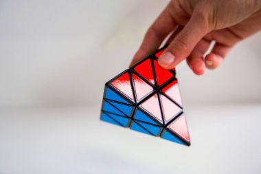 Rubik küpü ele renkli sahip değiştirilme tarihi