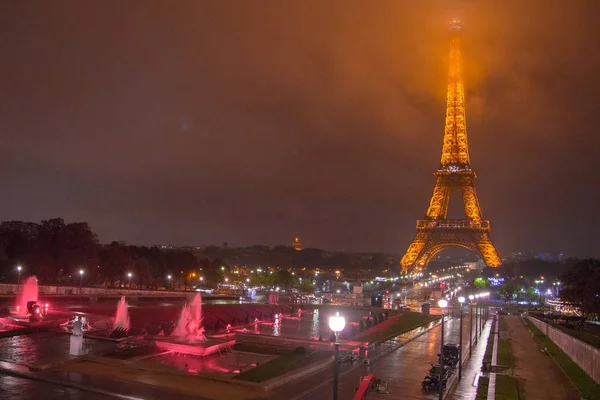 Paris França Abril 2016 Bela Torre Eiffel Brilhando Escuro Durante — Fotografia de Stock