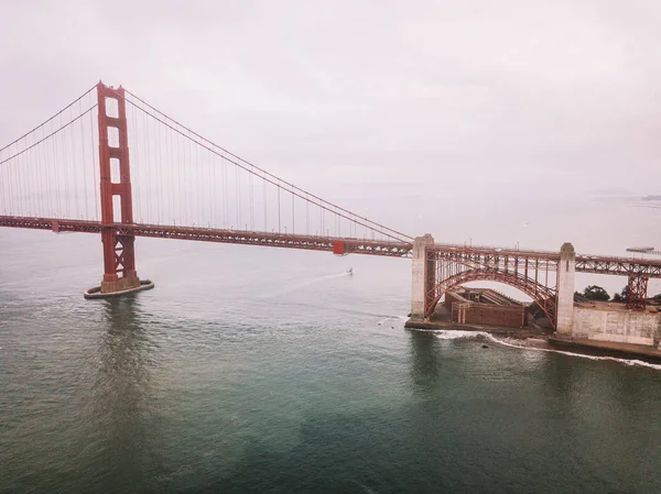 Vista Aérea Del Puente Golden Gate San Francisco Cubierto Nubes —  Fotos de Stock