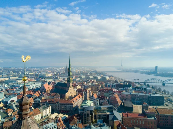 Hermosa Vista Ciudad Riga Desde Arriba Con Gallo Oro Parte — Foto de Stock
