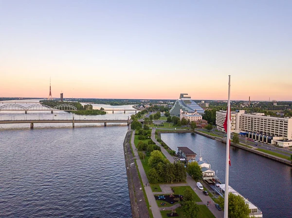 Vista sul tramonto su Riga in Lettonia — Foto Stock