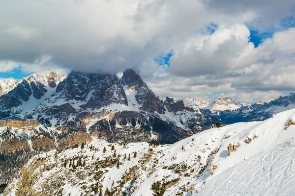 冬の間にイタリア アルプスの美しい山々 — ストック写真