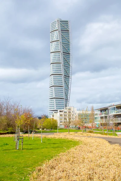 Zachodniej części portu z wieżowiec Turning Torso — Zdjęcie stockowe