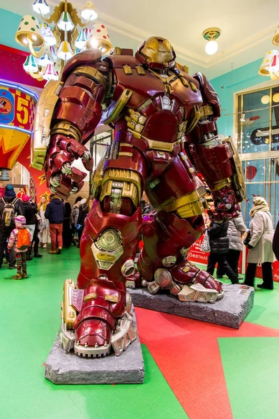 Enorme Super Herói Homem Ferro Numa Loja Brinquedos Homem Ferro — Fotografia de Stock