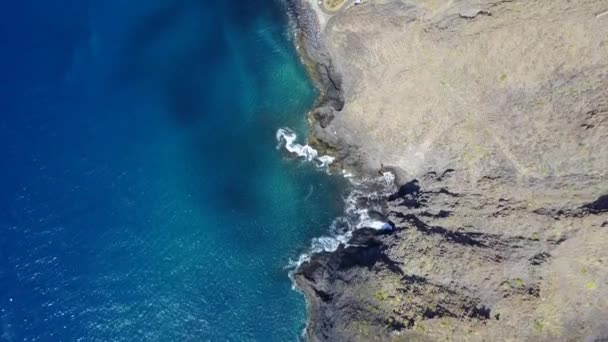 Piękny Widok Lotu Ptaka Brzegu Morza Skały Góry Ocean Atlantycki — Wideo stockowe