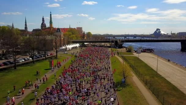 Luchtfoto Van Lattelecom Marathon 2017 Stad Riga Letland Mensen Lopen — Stockvideo