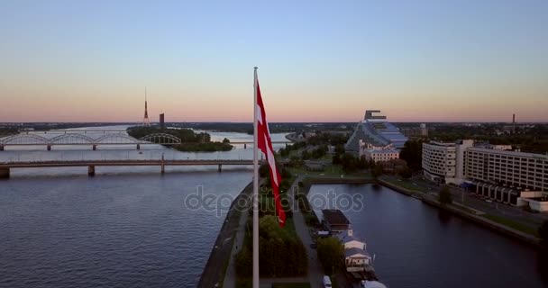 Wunderschöner Sonnenuntergang Über Dem Staudamm Riga Lettland Mit Einer Riesigen — Stockvideo