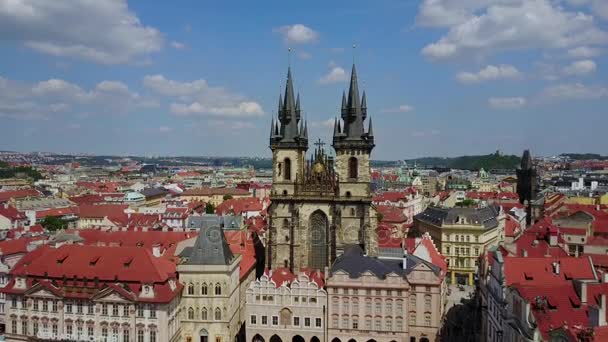 Krásný letecký panoramatický pohled na kostel Panna Maria před Týnem na staré město náměstí z Prahy Kostel před Týnem