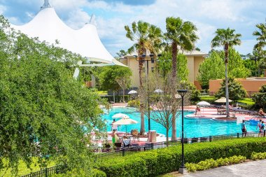 Güzel hava, Orlando Üniversitesi'nde açık Havuzu. UCF. Çok iyi zaman.