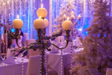 Asılı cristals ve Noel ile muhteşem antika şamdan