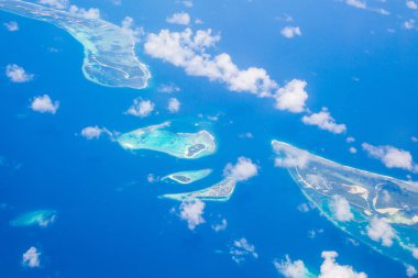 Çevre Mauritius yukarıda atoll ve Adaları üzerinde şaşırtıcı havadan görünümü