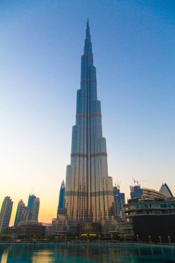 Uluslararası Dubai Kongre ve Sergi Sarayı tower görünüm gündoğumu sırasında
