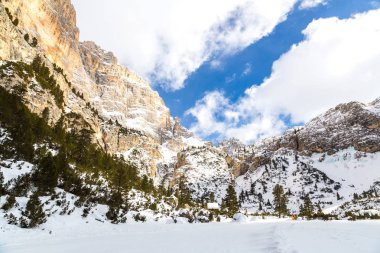 Alps, kış aylarında İtalya için güzel dağlar.