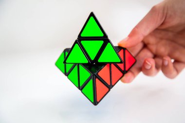 Rubik küpü ele renkli sahip değiştirilme tarihi