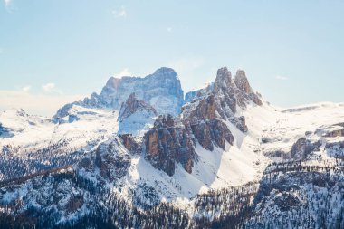 Alps, kış aylarında İtalya için güzel dağlar.