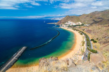 Teresitas görünümü Tenerife adasında plaj