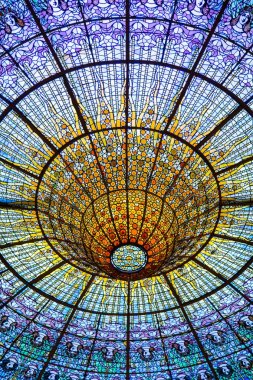 Müzik Sarayı, konser salonu Katalan modernista stilinde tasarlanmış tavan. İç Katalanca Palace müzik