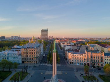 Riga günbatımı görünümünde Anıtı - Milda tarafından