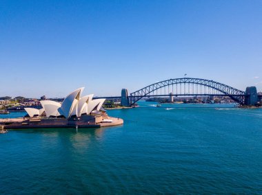 Harbour Köprüsü, Botanik Bahçesi ve Opera Binası ile Sydney harbour bölgesinin güzellikler. 10 Nisan 2016. Sydney, Avustralya.