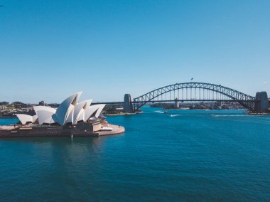 Harbour Köprüsü, Botanik Bahçesi ve Opera Binası ile Sydney harbour bölgesinin güzellikler. 10 Nisan 2016. Sydney, Avustralya.