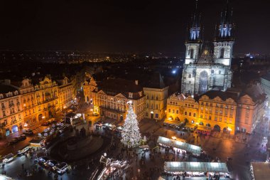 Eski Şehir Meydanı, Prague, Çek Cumhuriyeti, Noel sezonu üzerinde 05 Aralık 2016 yılında Prag sırasında. Her yıl Noel Pazar Kasım sonunda başlar..