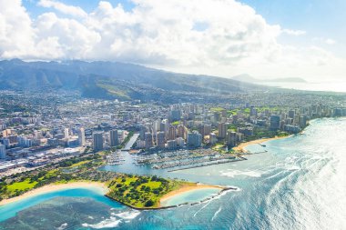Oahu Adası Deniz uçağı Hawaii Honolulu şehir güzel havadan görünümü.