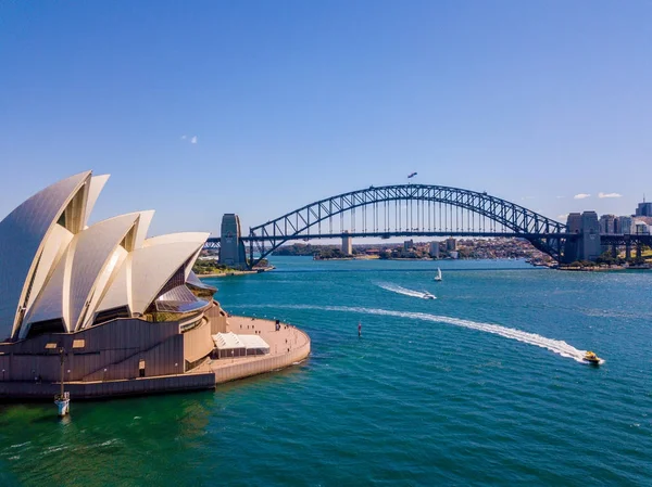 令人惊叹的鸟瞰悉尼城市从以上海港大桥 歌剧院蚂蚁海港 2016年4月10日 澳大利亚悉尼 — 图库照片