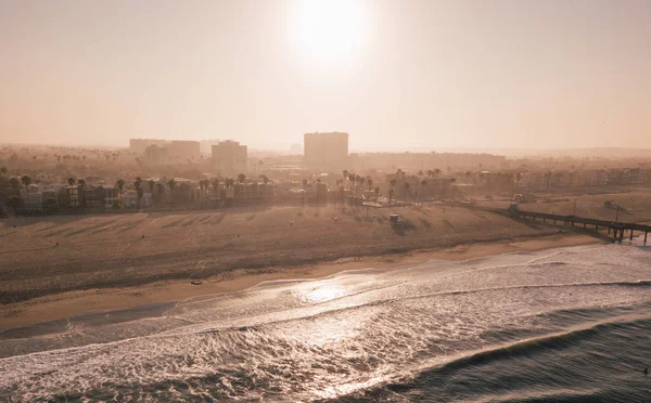 Nascer do sol na praia de Veneza, em Los Angeles — Fotografia de Stock