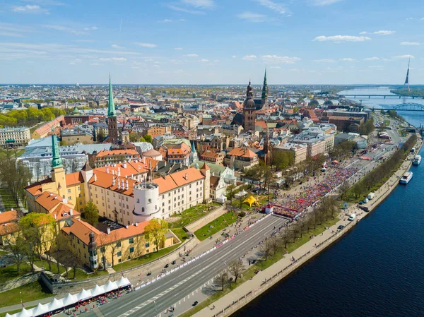 Folk som kör i Riga Lattelecom maraton — Stockfoto