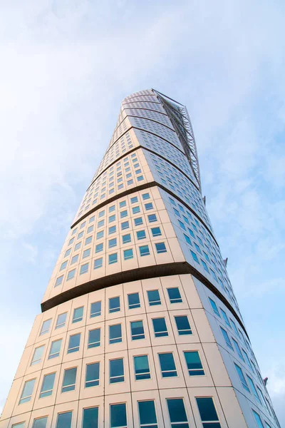 Turning Torso gökdelen ile Batı liman alanı — Stok fotoğraf