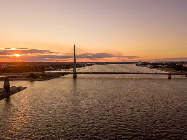Riga, Letonya üzerinde gün batımı görünümü