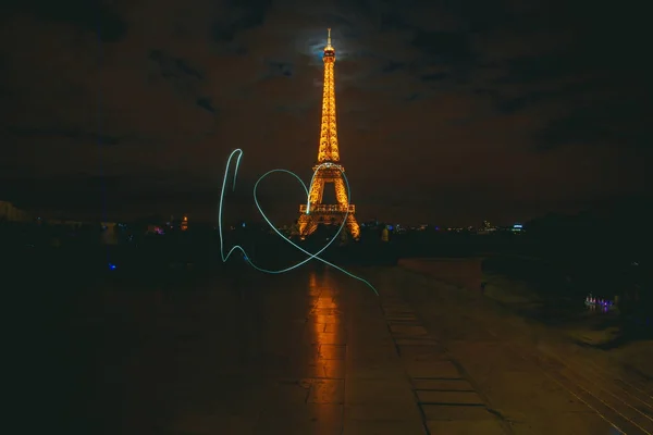Paris France April 2016 Love Sign Front Eiffel Tower Night — Stock Photo, Image